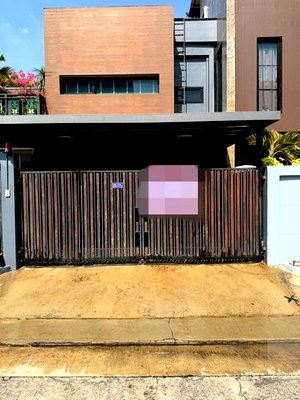 Houses for rent วิทยาลัยสิ่งแวดล้อม : Town House For Rent Ratchayothin Bangkok