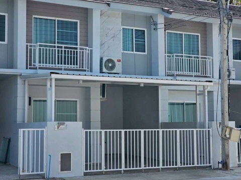 ให้เช่า บ้านทาวน์โฮมสไตล์มินิมอล ขนาด 96 ตรม. 3 ห้องนอน ทำเลดี