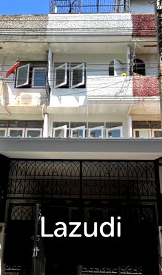 ทาวน์โฮม วิทยาลัยอาชีวศึกษาเสาวภา : 4 bedroom 4 bathroom with a roof top terrace 250 sqm Townhouse in Charoen Nakhon