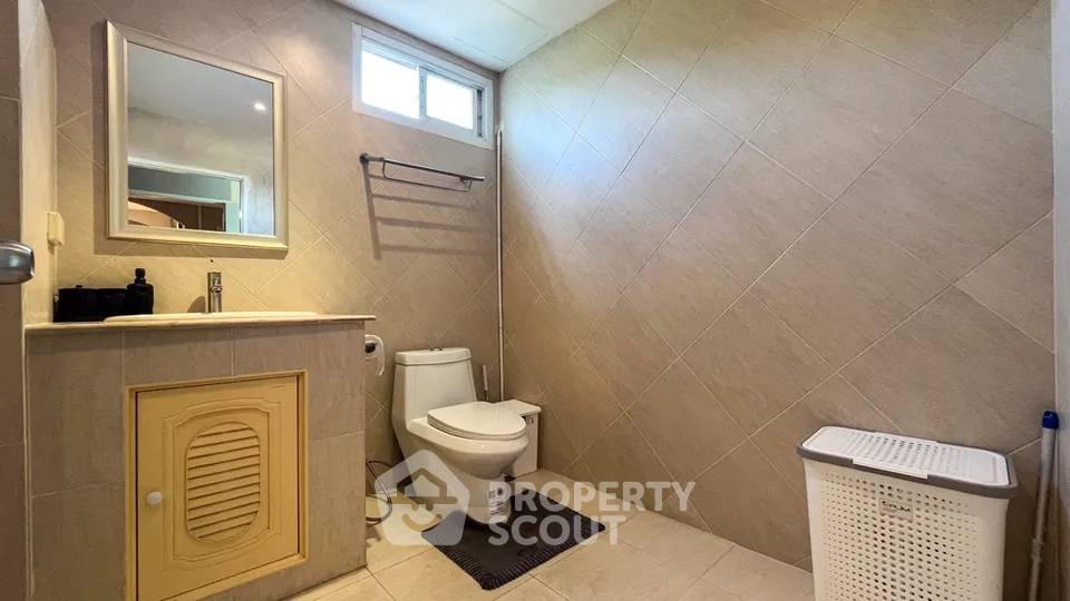 picture High-Floor 3-BR 212 Sqm Executive Residence 4 (ID 2453341) - 8/15