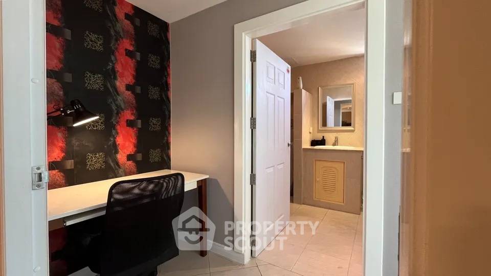 picture High-Floor 3-BR 212 Sqm Executive Residence 4 (ID 2453341) - 4/15
