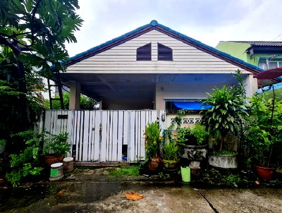 Houses for sale Pak Kret Nonthaburi : FOR SALE  HOUSE PROPERTY  1940000 BAHT.