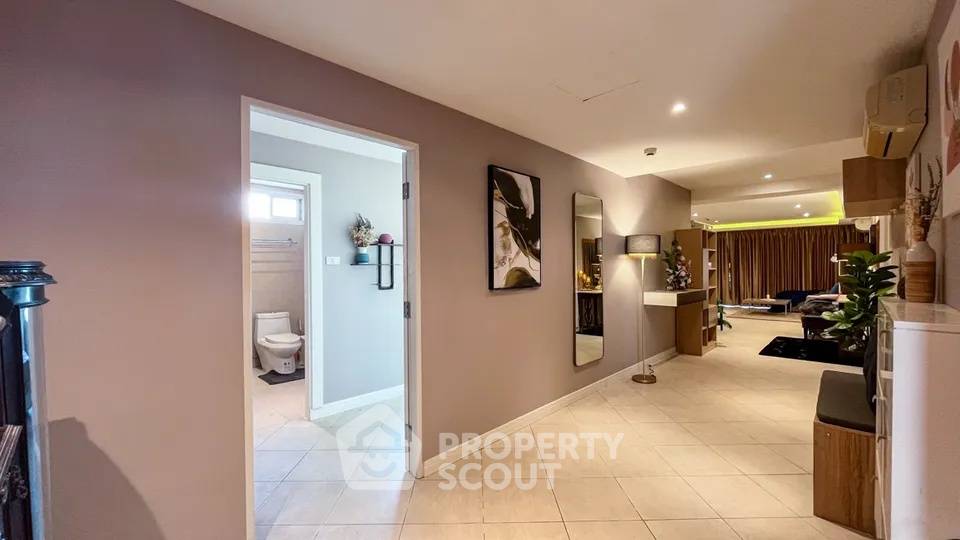 picture High-Floor 3-BR 212 Sqm Executive Residence 4 (ID 2453341) - 3/15