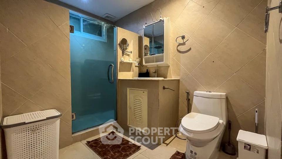 picture High-Floor 3-BR 212 Sqm Executive Residence 4 (ID 2453341) - 10/15