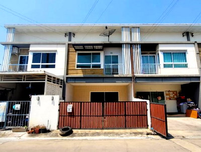 Townhouses for sale Bang Yai Nonthaburi : FOR SALE  TOWNHOUSE PROPERTY  1980000 BAHT.