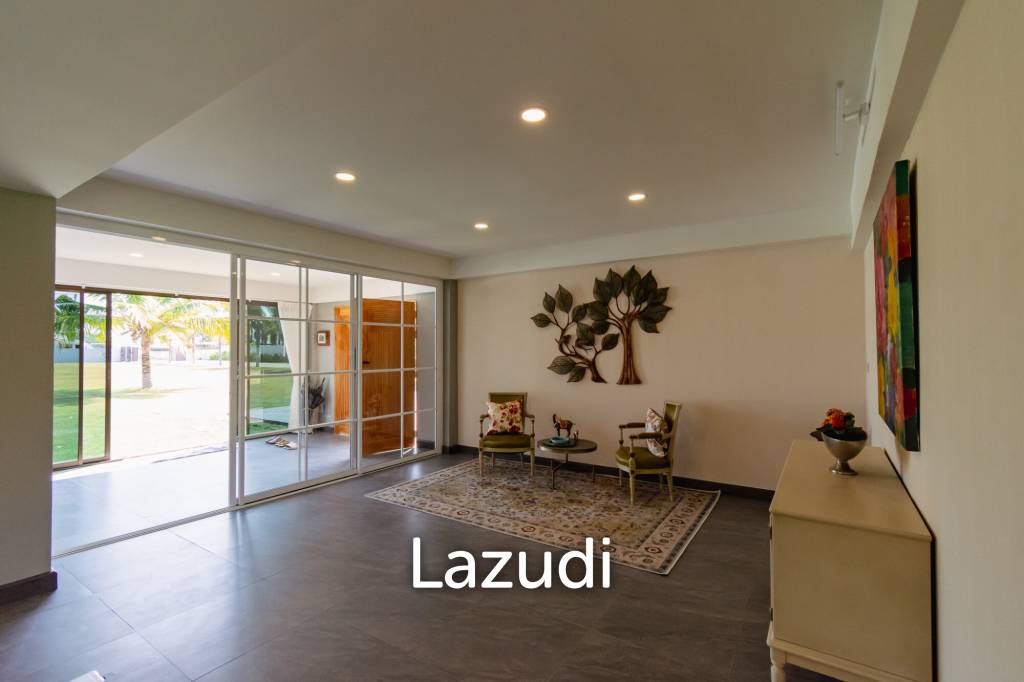 รูป IMPRESSIVE DETACHED 2 STOREY 4 BED POOL VILLA - รูปที่ 26/60