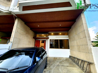 Townhouses for rent วิทยาลัยดุสิตธานี : For Rent: 3-Storey Townhome | 300 m. to BTS Bang Chak (SPSSR113)