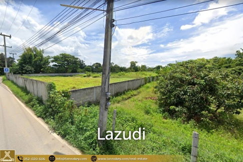 Sell vacant land on the road Filled with a fence in the past.