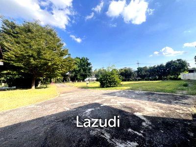 Land for sale Chiag Rai Rajabhat University : Land for Sale with Buildings Near University in Ban Du