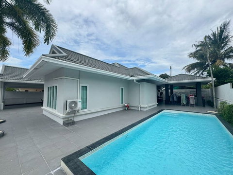House 4 Bedroom European Thai Style for Sale in East Pattaya