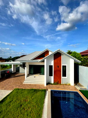 Houses for sale Khao Chi Chan : Pool Villa for Sale 3 Bedrooms in Bang Saray