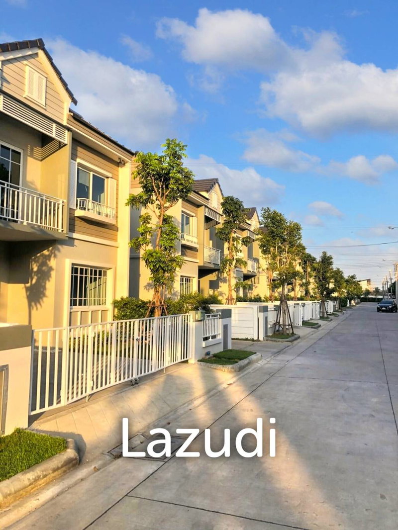 ขายบ้านเดี่ยว : 3 Bed 2 Bath 134 SQ.M The Village 3 Bang Na-Wong Waen