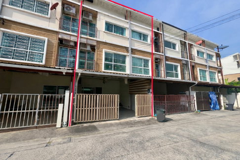 For Sale: 3-Storey Townhome at Villette City Pattanakarn | South-Facing | Prime Location with Easy Access