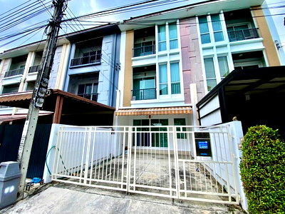 Townhouses for sale Bangkok : For Sale: 3-Storey Townhome at Baan Klang Muang Ladprao 87 | Blank Canvas Home | Prime City Location