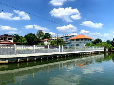 ที่ดิน ถนนบางแวก : ขายที่ดินถมแล้ว มีรั้วล้อมรอบ เนื้อที่ 260 ตรว ซอยบางแวก 61 เขตภาษีเจริญ พุทธมณฑลสาย 1 กรุงเทพฯ สวยมาก