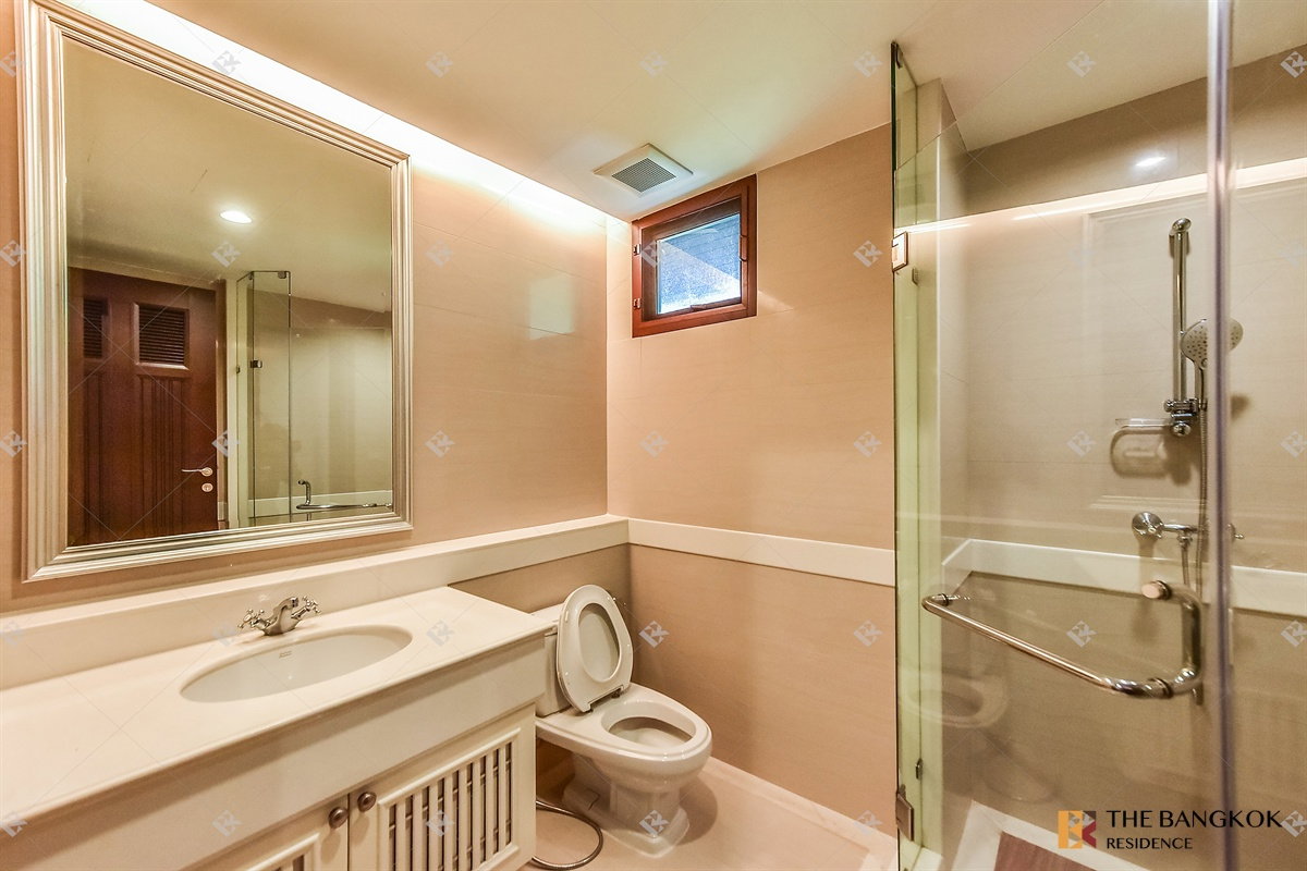 รูป  Elegant Classic Style House 💎Elegant classic home, spacious & private in central Sukhumvit🍃  - รูปที่ 18/20