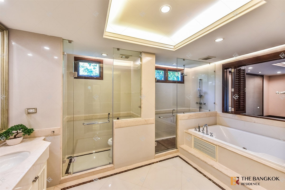 รูป  Elegant Classic Style House 💎Elegant classic home, spacious & private in central Sukhumvit🍃  - รูปที่ 20/20
