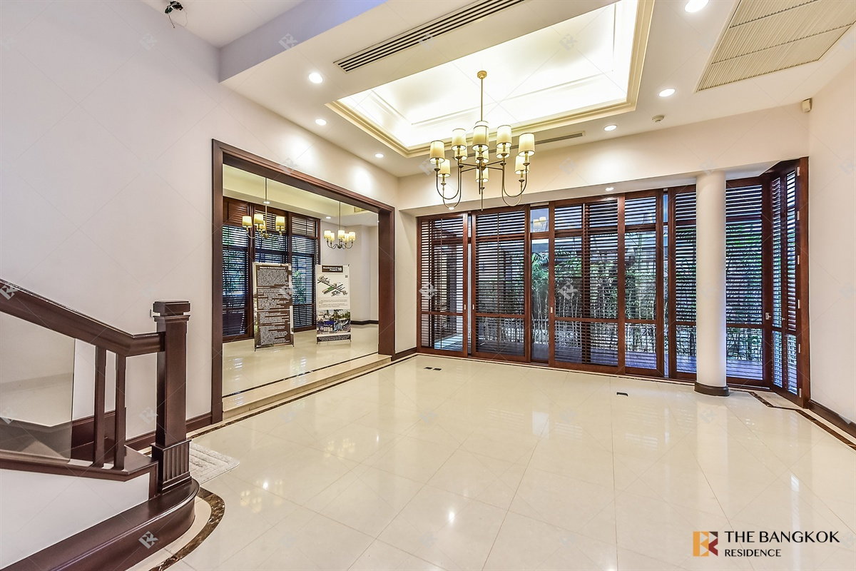 รูป  Elegant Classic Style House 💎Elegant classic home, spacious & private in central Sukhumvit🍃  - รูปที่ 5/20