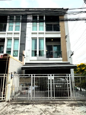 ทาวน์โฮมให้เช่า : เช่าทาวน์เฮ้าส์/ทาวน์โฮม  บ้านกลางเมือง ลาดพร้าว 87 ชั้นสูง ห้องมุม หน้ากว้าง MRT-มหาดไทย (สายสีเหลือง) คลองเจ้าคุณสิงห์ เขต วังทองหลาง กรุงเทพ CX-147666 ✅ ทักไลน์ @connexproperty ตอบทันที ทีมงานมืออาชีพ ✅
