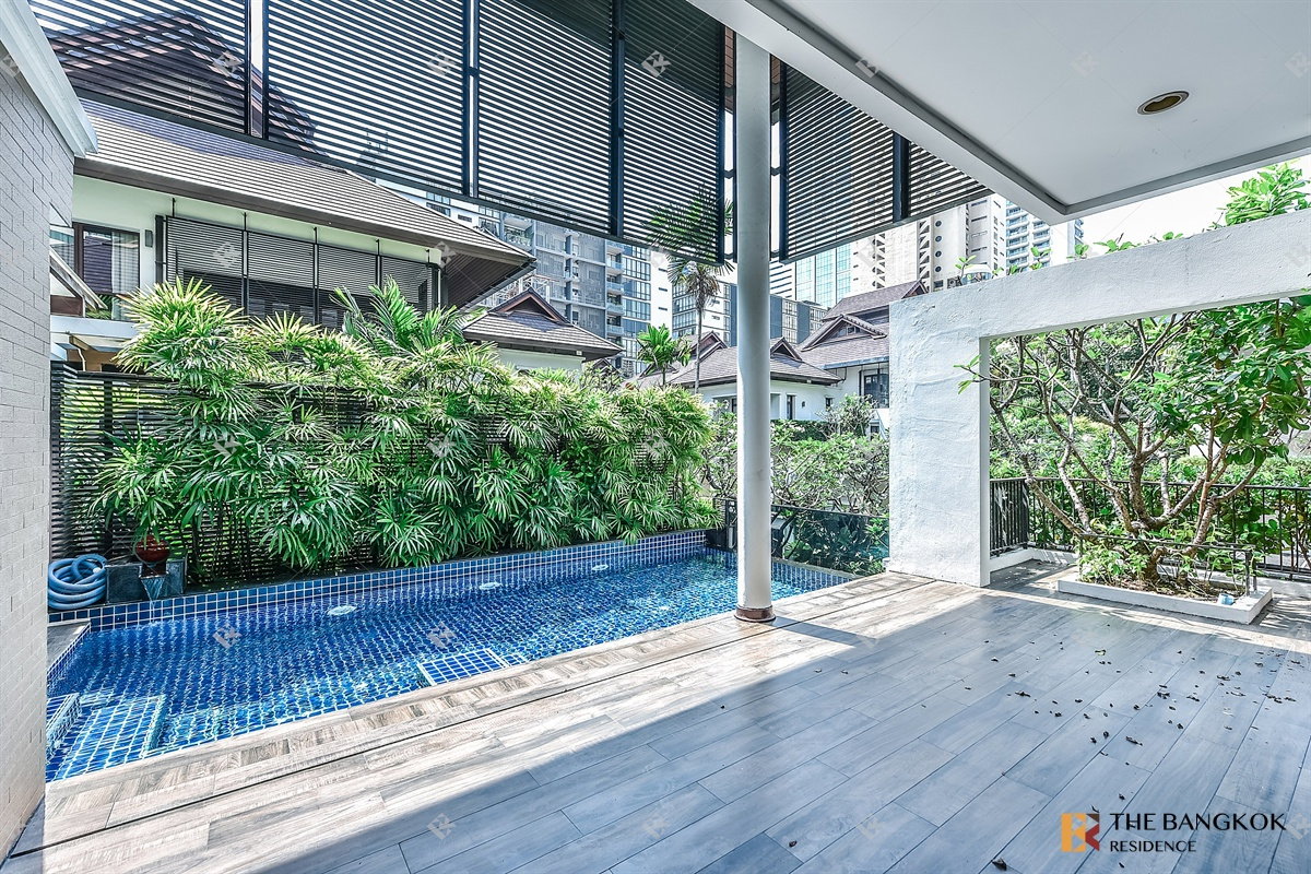 รูป  Elegant Classic Style House 💎Elegant classic home, spacious & private in central Sukhumvit🍃  - รูปที่ 3/20