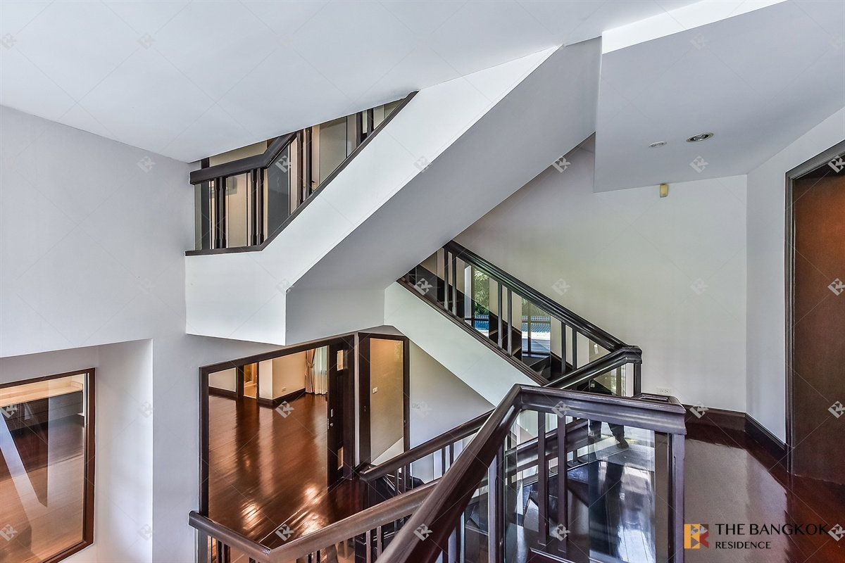 รูป  Elegant Classic Style House 💎Elegant classic home, spacious & private in central Sukhumvit🍃  - รูปที่ 14/20