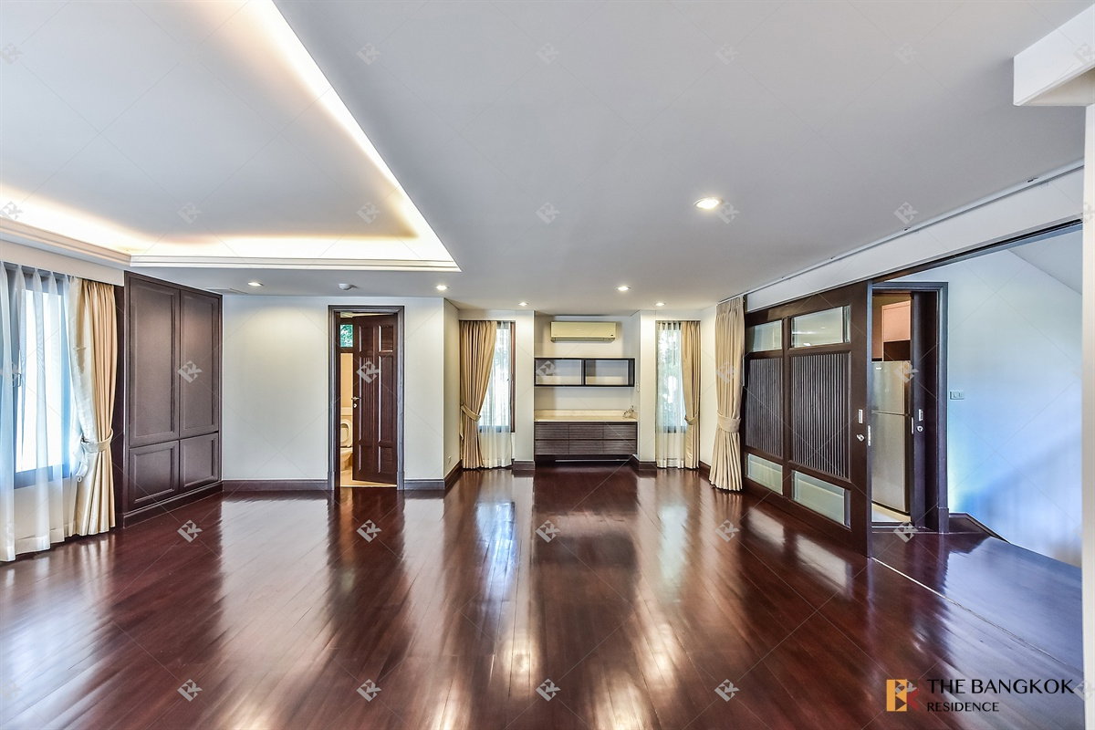 รูป  Elegant Classic Style House 💎Elegant classic home, spacious & private in central Sukhumvit🍃  - รูปที่ 10/20