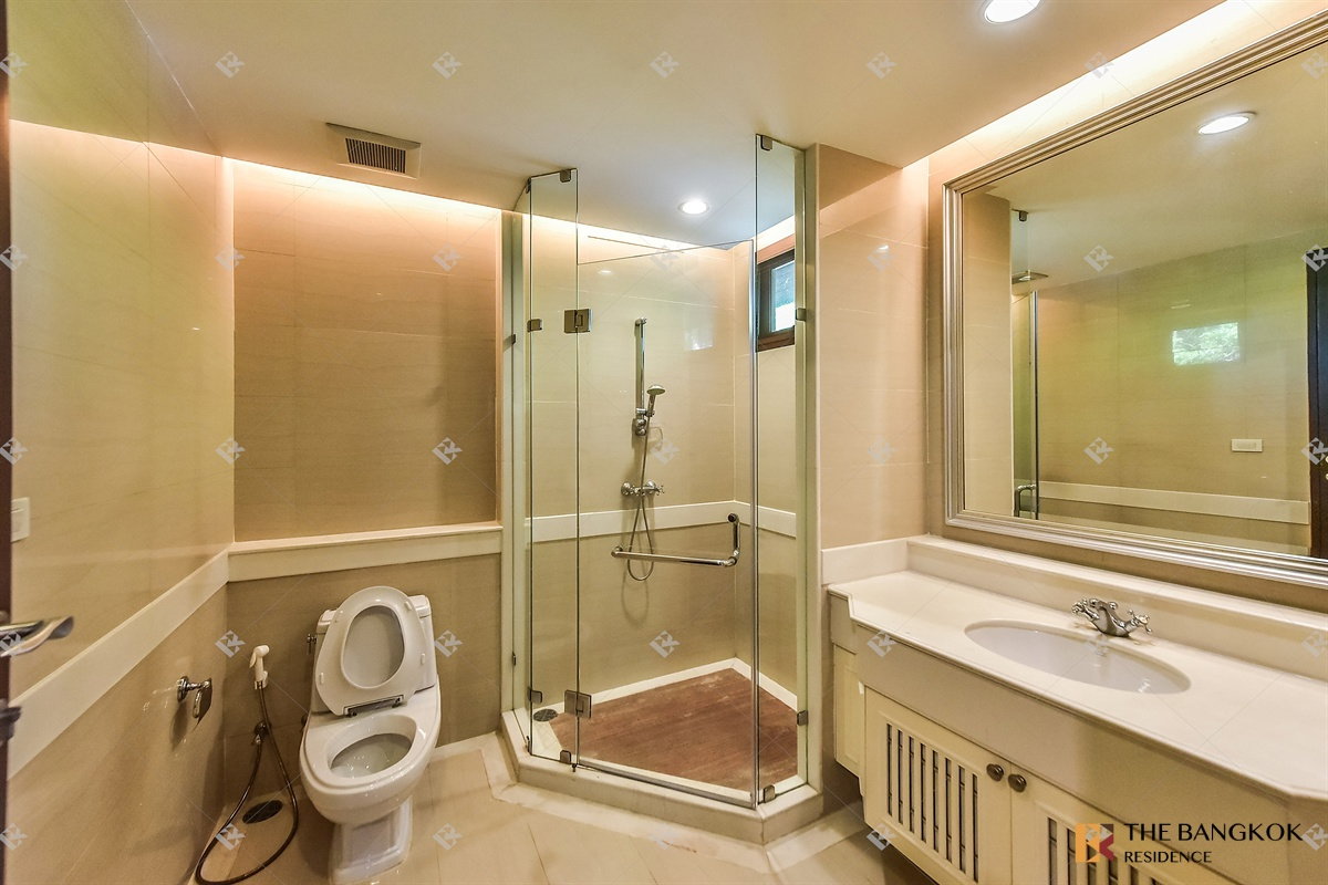 รูป  Elegant Classic Style House 💎Elegant classic home, spacious & private in central Sukhumvit🍃  - รูปที่ 19/20