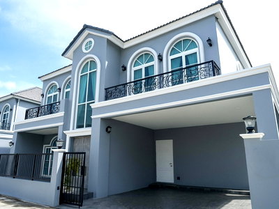 Houses for sale Central Si Racha : 3 Bedroom Luxury House for Sale in Si Racha