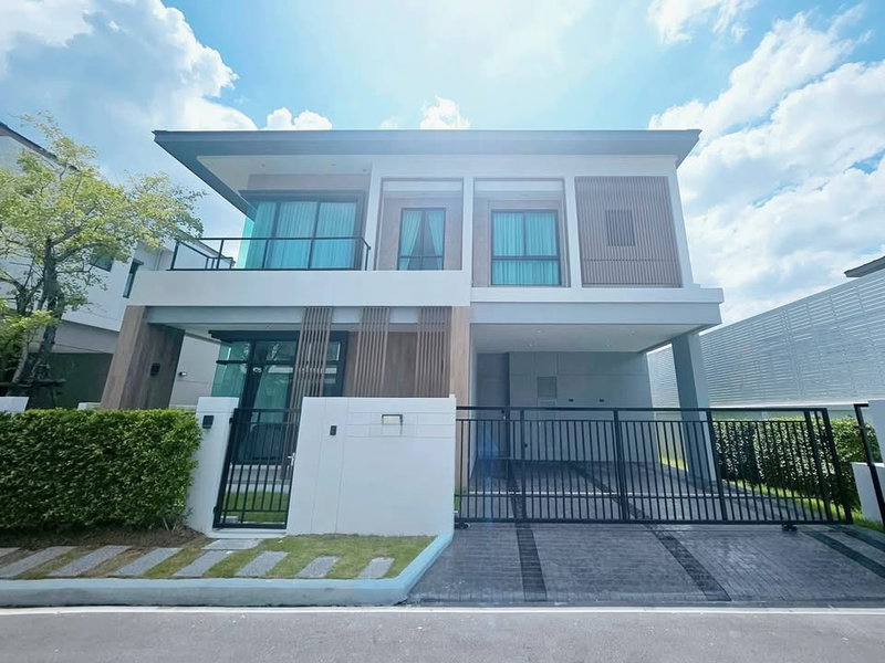 Houses for sale : Luxury House for Sale at Bangkok Boulevard Bangna–Km.5 | 4BR | Near Mega Bangna