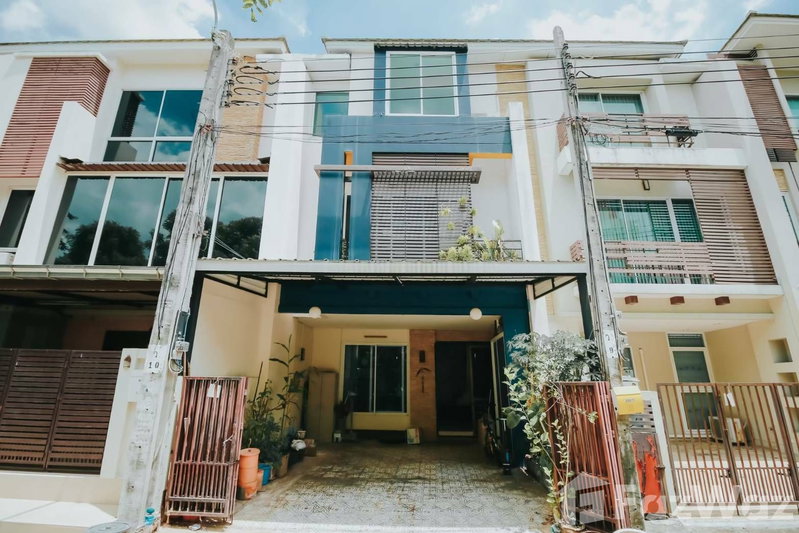 Townhouses for sale : Soar to the Future of Luxury! Thanapat Haus Sathorn-Narathiwas 1123752