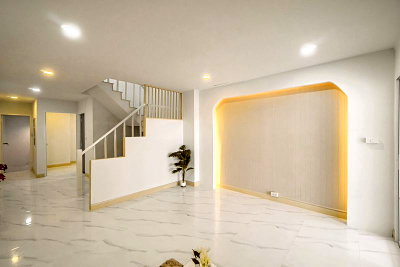Townhouses for sale Krungthai Western Hospital : Lumpini Townhouse – Prime Location on Kanchanaphisek Road  Convenient travel 🚍 with a bus stop right in front of the village.