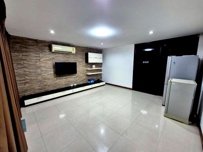 Home office for rent โลตัสเอ็กเพลส(สุทธิสาร) : Home office for rent in a prime location near BTS Ari.