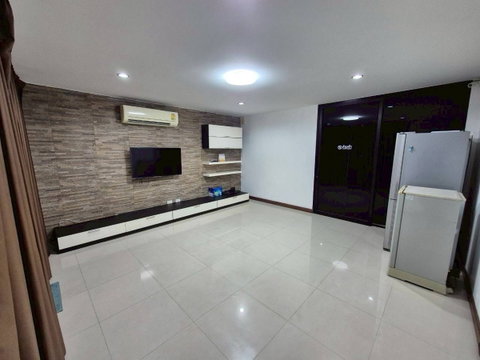 Home office for rent in a prime location near BTS Ari.