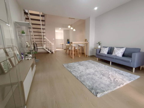 Townhouse for Sale – Wang Thong Village, Phetkasem 77  17 sq.wah  2  bed  2 bath    Great condition – perfect for living or investment!