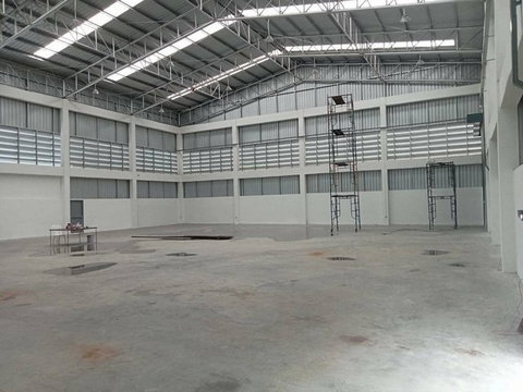 ขายโกดังใหม่ บนที่ดิน 342 ตรว. ผังสีม่วง ซอยแสงฟ้า4 ถนนเทพารักษ์ กม.20