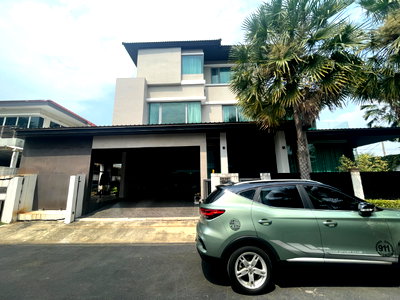 บ้านเดี่ยวให้เช่า : RENT!! บ้านเดี่ยวหรู 3ชั้น Grand Bangkok Boulevard Rama 9 - Srinakarin