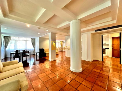 Apartment building for rent Srinakharinwirot University Prasanmit Campus : Very Spacious 3 Bedroom Duplex Apartment in Desirable Location - BR20798AP
