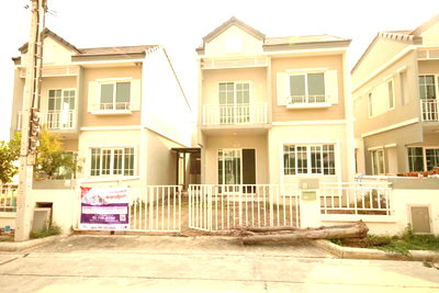 Townhouses for sale : TOWN HOUSE 30 Sq.w. Sai Noi Nonthaburi for 2.9M