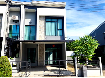 Townhouses for sale Big C Foodplace Sukhaphiban 5 : TOWN HOUSE 30 Sq.w. Sai Mai Bangkok for 4.8M