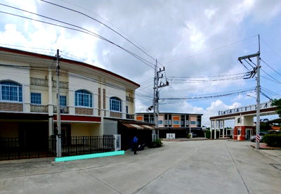 ทาวน์โฮม ศูนย์ราชการอำเภอบ้านฉาง : ทาวน์เฮ้าส์ 18 ตร.วา ภูฟ้า เดอ วิลล์ บ้านฉาง-ระยอง บ้านฉาง ระยอง 2.5M