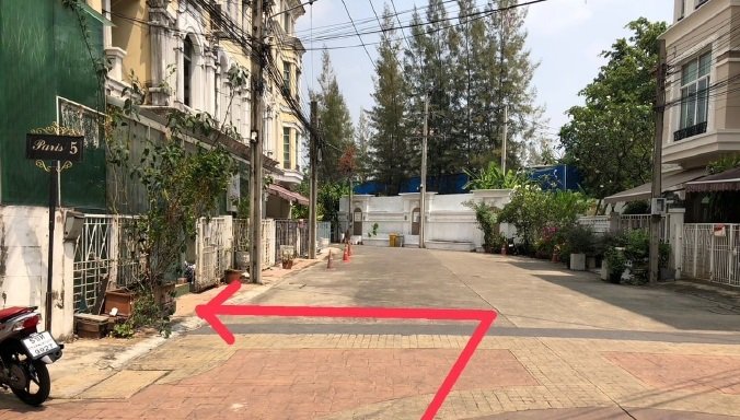 Townhouses for sale : TOWN HOUSE 58.4 Sq.w. Chatuchak Bangkok for 17.8M