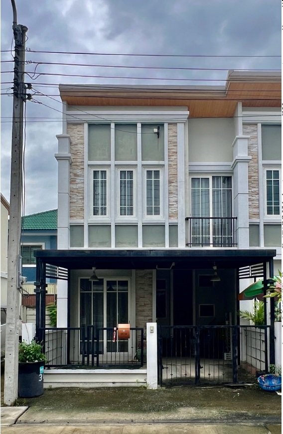 Townhouses for sale : TOWN HOUSE 18 Sq.w. Bang Khen Bangkok for 2.6M
