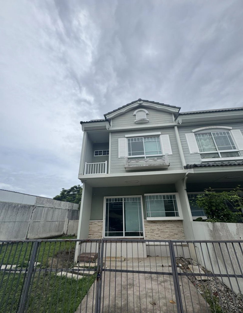 Townhouses for sale : TOWN HOUSE 47 Sq.w. Bang Bo Samut Prakarn for 2.8M