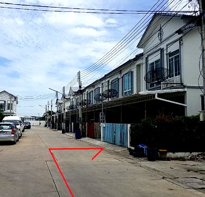 Townhouses for sale : TOWN HOUSE 29 Sq.w. Phan Thong Chonburi for 2.7M