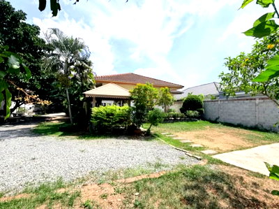 Houses for sale Frost Magical Ice of Siam : Quick Sale!!Urgent sale! Exceptional price! Detached house in Pattaya situated on a spacious plot of land (176 sq.wah) near Mab Prachan Reservoir.