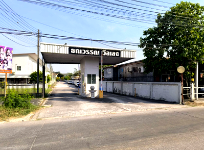 Townhouses for sale Si Racha Chonburi : TOWN HOUSE 30 Sq.w. Si Racha Chonburi for 2.3M