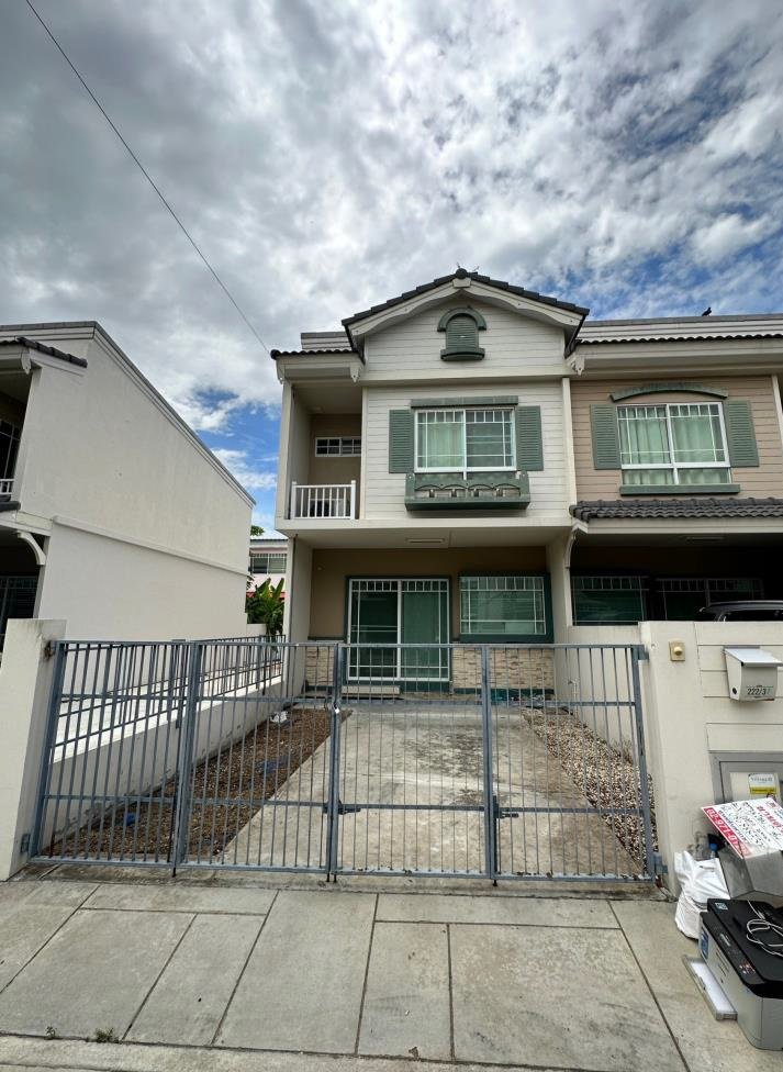 Townhouses for sale : TOWN HOUSE 19 Sq.w. Bang Bo Samut Prakarn for 2.3M