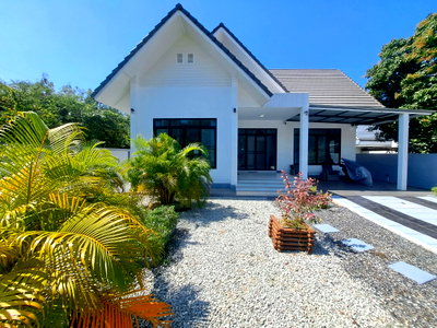 Houses for sale Khao Chi Chan : House on a large land plot near Khao Cheechan