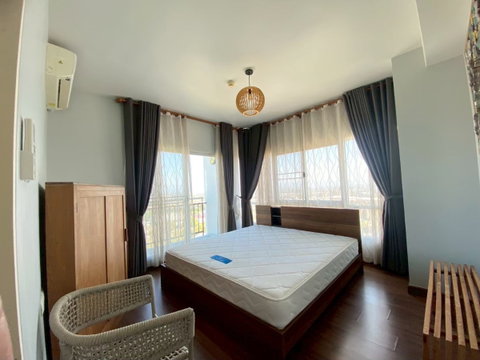 For Rent: Supalai Monte 2, very large unit, a rare find, opposite Central Festival. Tel: 098-9690236(Janny)