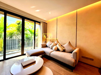 Apartment building for rent Srinakharinwirot University Prasanmit Campus : Elegant 3 Bedroom Luxury Apartment in Phrom Phong Area - BR21209AP
